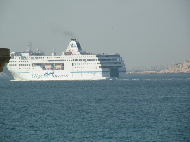  car ferry en partance pour l'Algérie